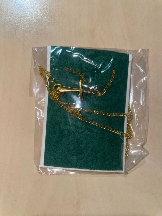 Продавам синджирчета с кръстчета и богородици.