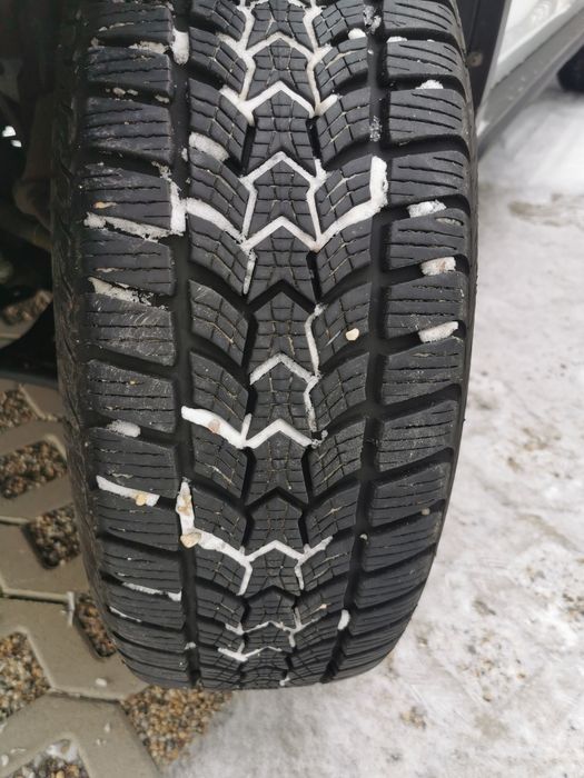 Dacia Duster 2023 diesel în garanție 2026 aprilie