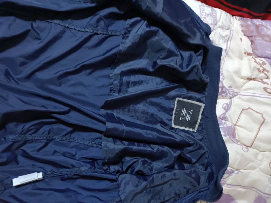 Geacă fis subțire de primăvară,marca PiazzItalia mărimea L.