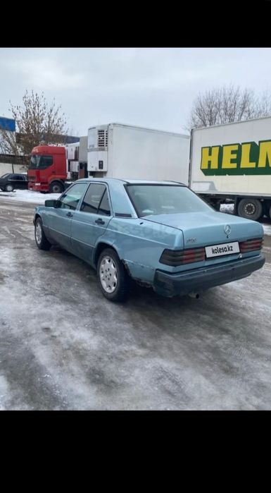 Mercedes.        190.