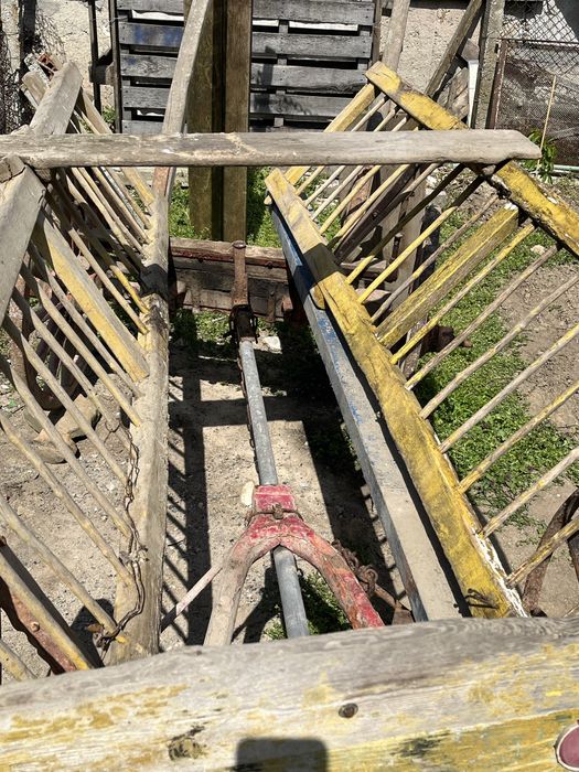 Каручка с дървени колела