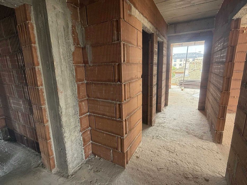 Продава се Тристаен апартамент в Търговище, Център - 105 кв.м за 996 €/кв.м - Снимка #3