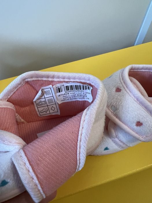 Papucei/botosei  interior  bebe fetita marimea 18