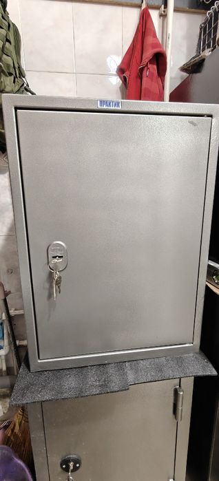 Срочно продам металлический шкаф!