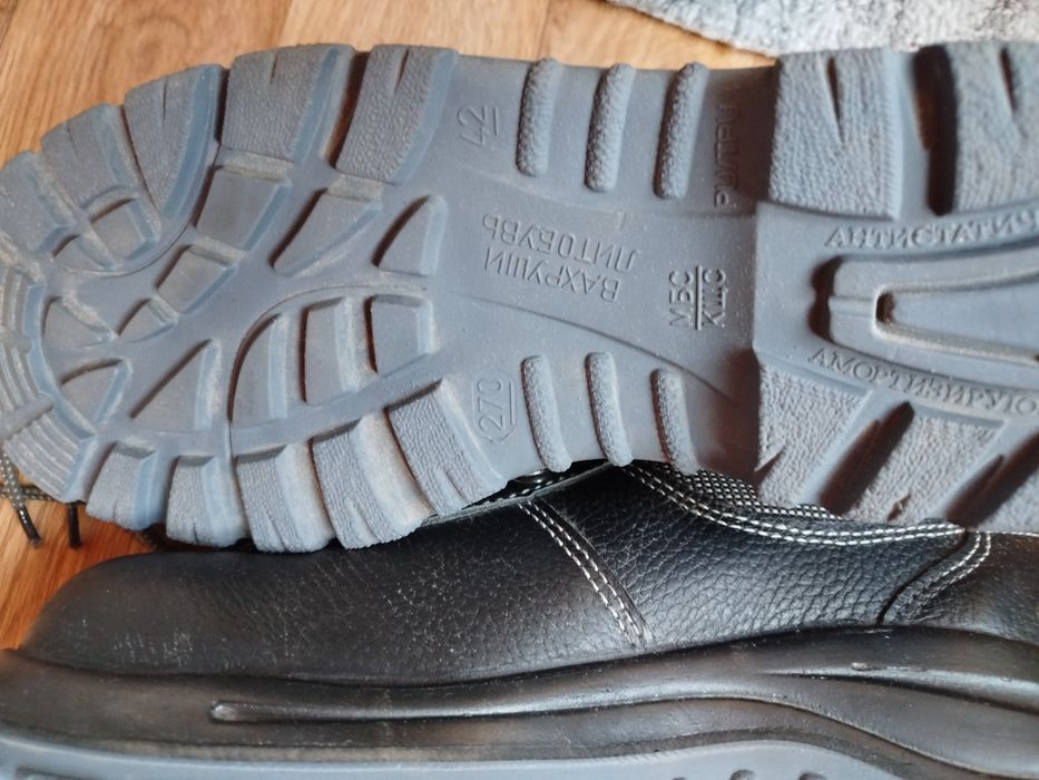 Продаю рабочие ботинки.