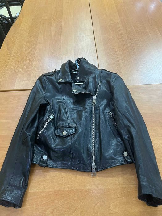 Продам куртку женскую