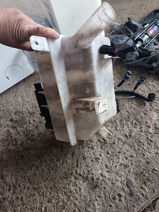 Казанче за чистачки chevrolet captiva