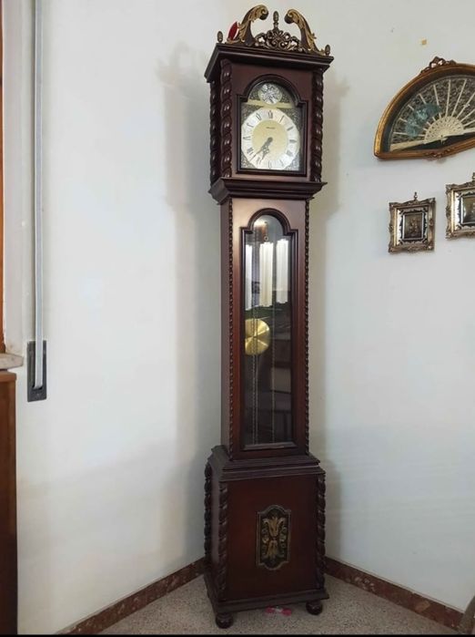 Красив паркетен часовник