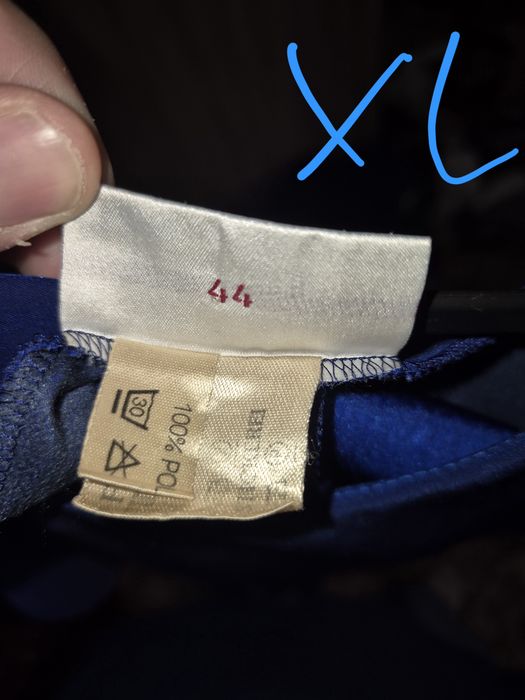 Здравейте Продавам дрехи.