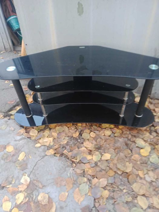 Продам столик под телевизор