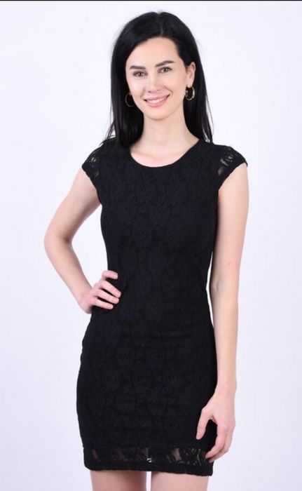 Rochie neagră din dantelă