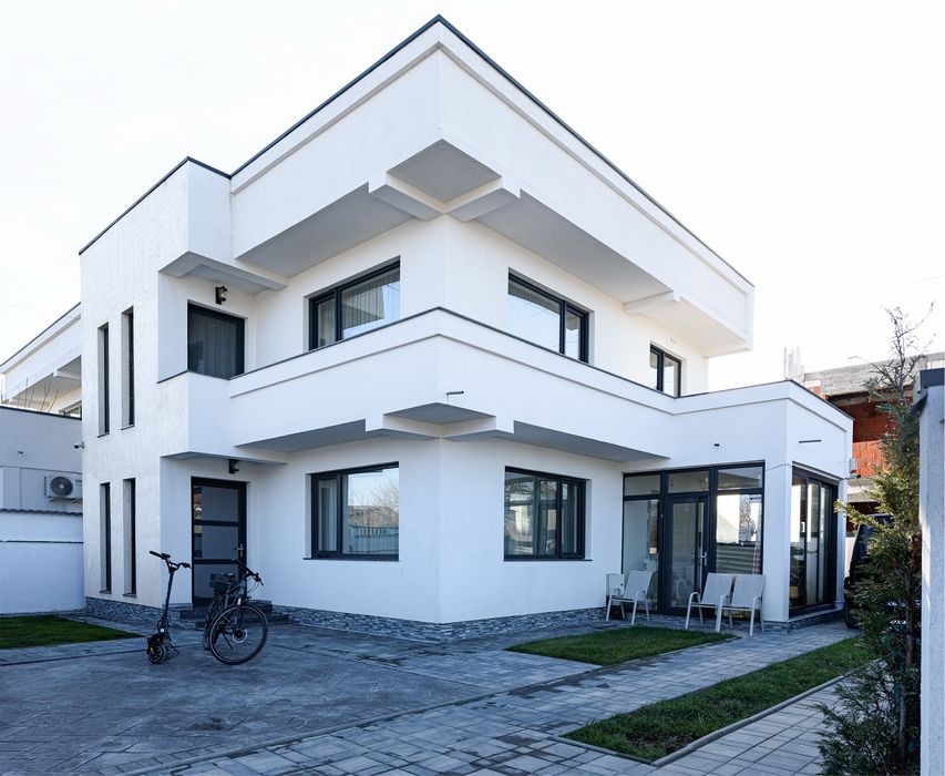 Casa P + 1 + terasa inchisa, mobilata si utilata la 2min de Esplanada