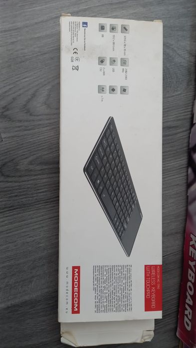 Безжична клавиатура с вградена мишка