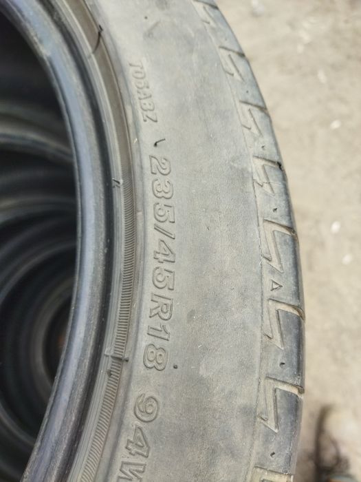 Шины Bridgestone 235/45/18 пара