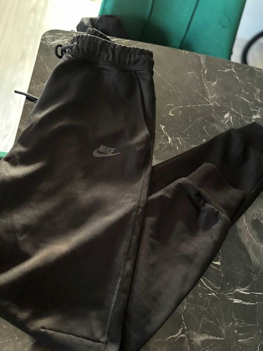 Trening NIKE Tech-Calitate Premium