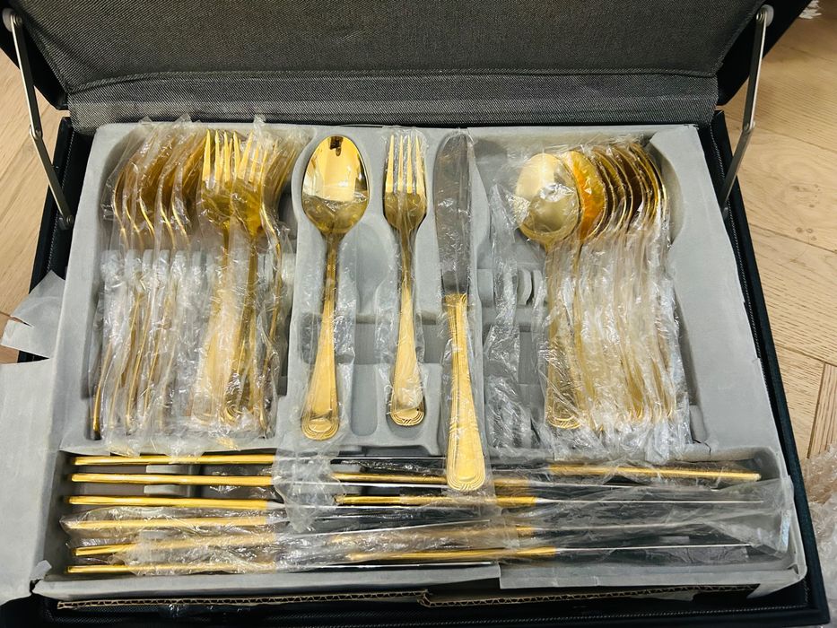 Set tacâmuri( linguri, furculițe, cuțite, tacâmuri pt servit) pt 12 persoane