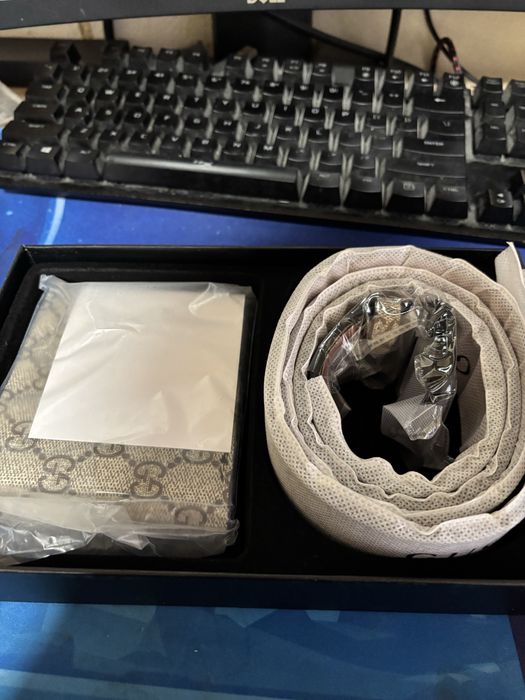 set curea si portofel gucci