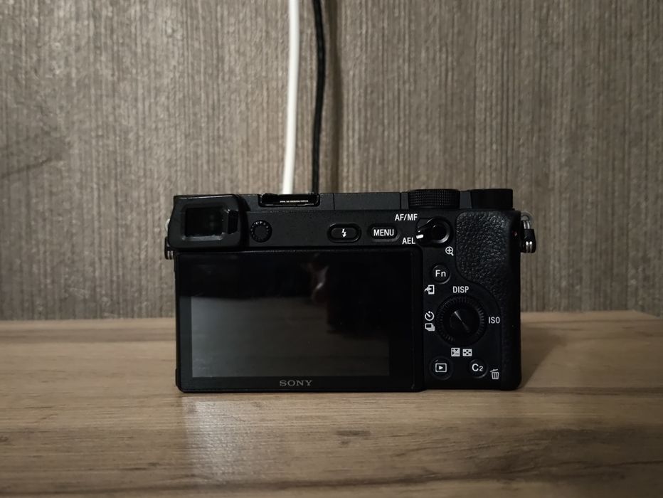 Продаю фотоаппарат sony a6300