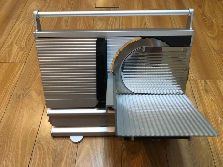 Ломтерезка Bork Новая