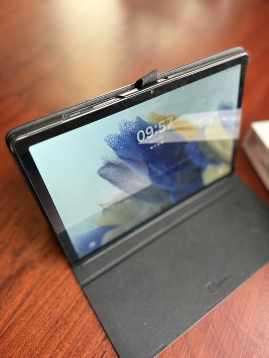 Samsung galaxy tab A8 +128gb card