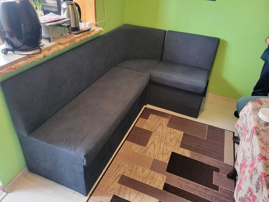 Разтегателен диван за кухня