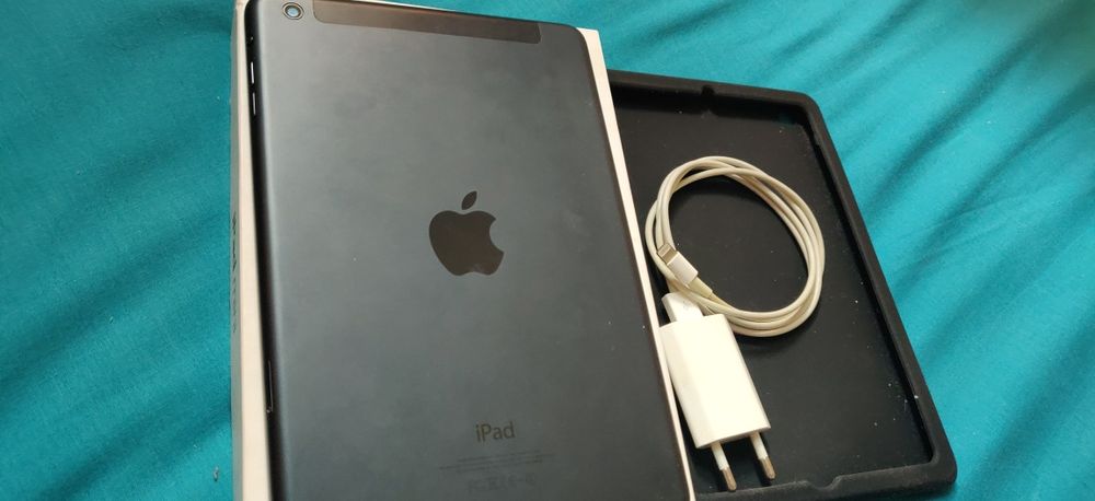 iPad  mini  4 celular SIM 64 gb negru 4G