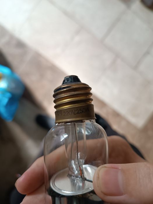 Продавам две кварцови крушки