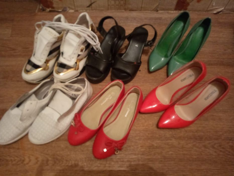 Отдам бесплатно вещи и обуви