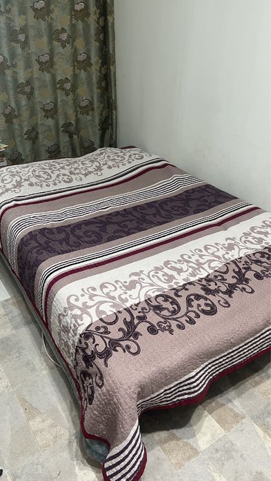 Мягкое плотное покрывало на кровать