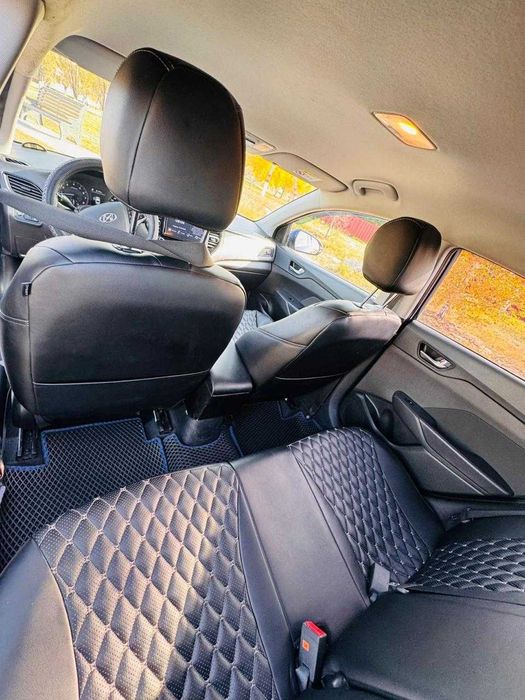 Продам машину Hyundai Solaris.