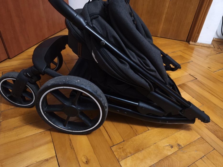 Van carut sport , cu pozitie de somn