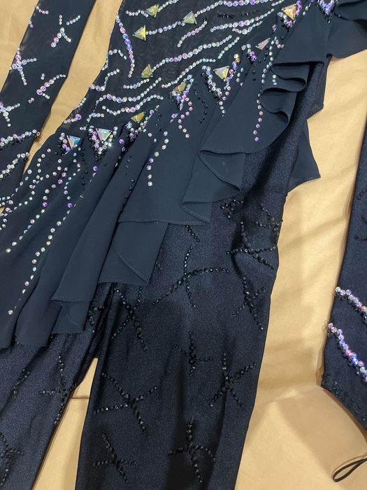 Продам костюмы для выступления по фигурному катанию