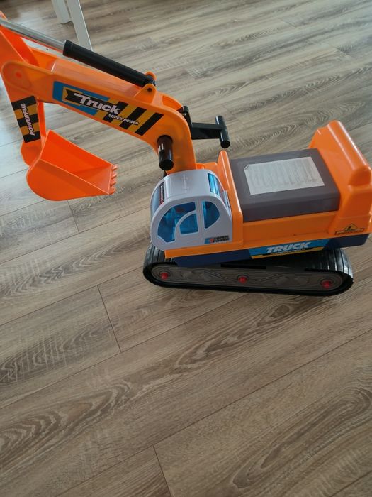 Excavator pentru copii cu braț și cupă funcționale