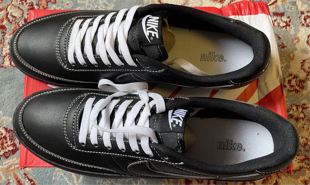 Новые кроссовки Найк