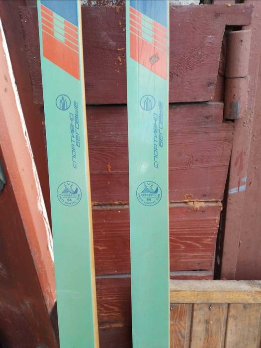 продаются советские лыжи