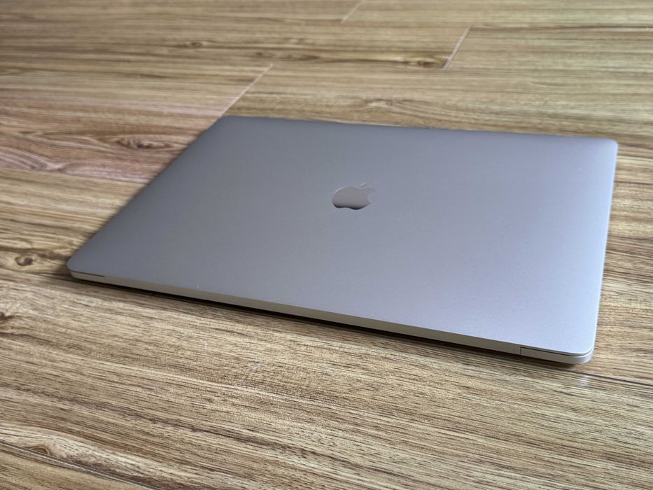 MacBook Pro 15 2019`Core i7-9750H/16GB RAM/256GB SSD/AMD Pro 555X
