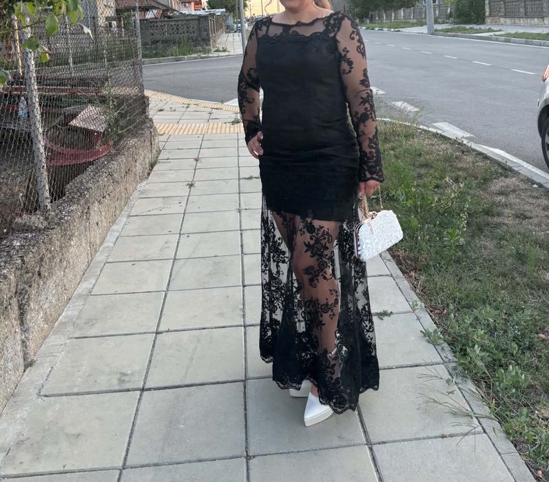 Дантелена черна рокля