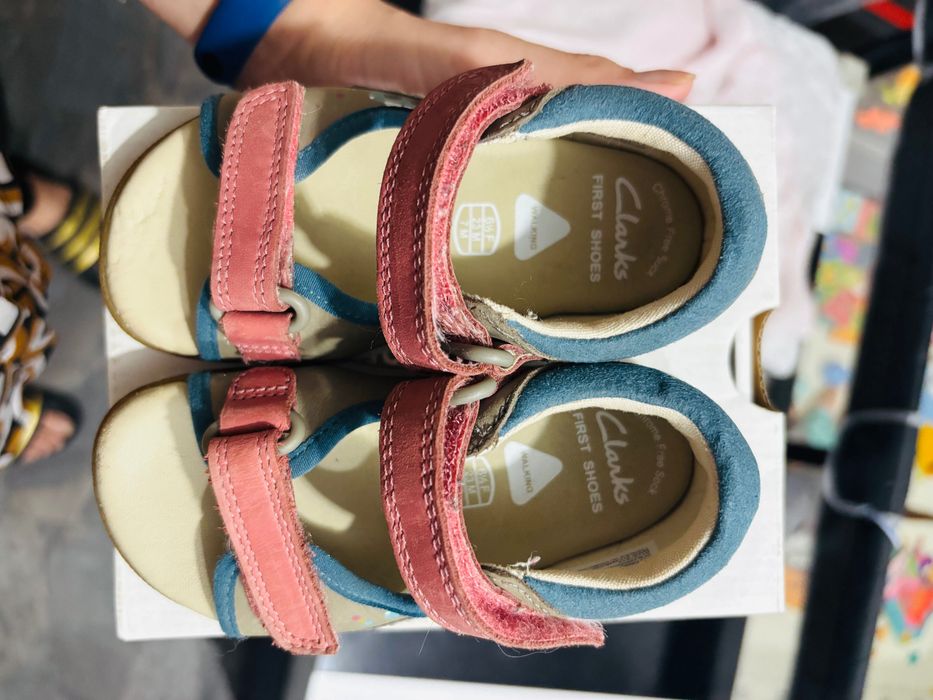 Обувки оригинални Clarks за бебе