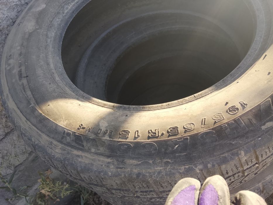 продам шины машины 2500 тг