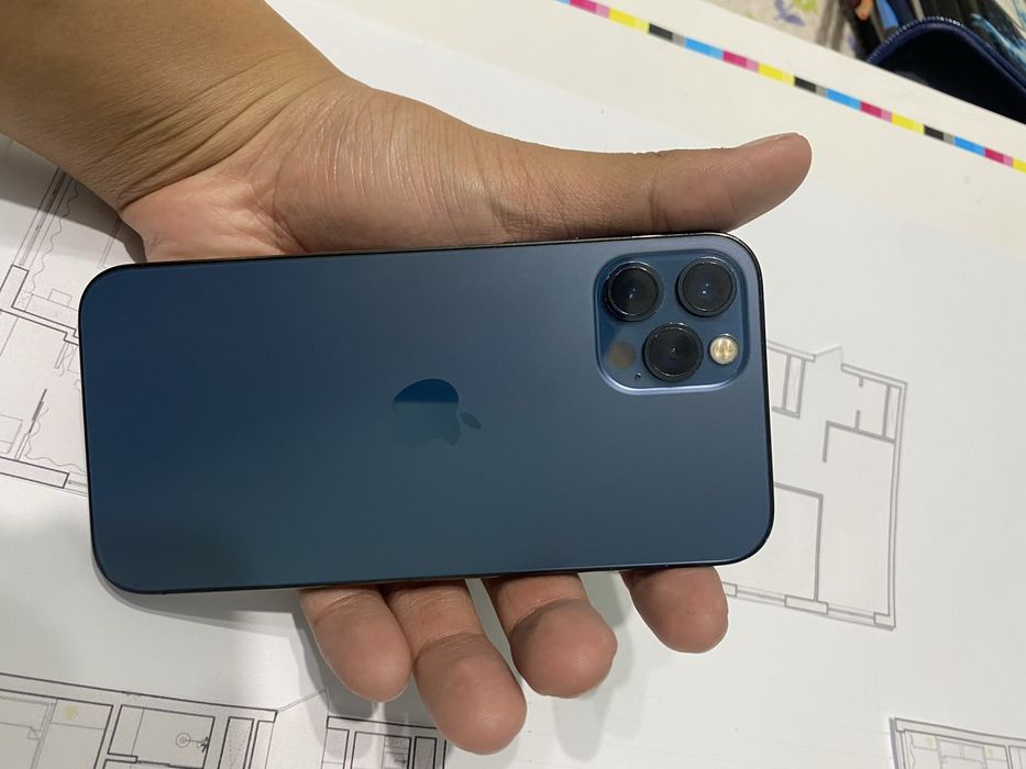 Продам Iphone 12pro