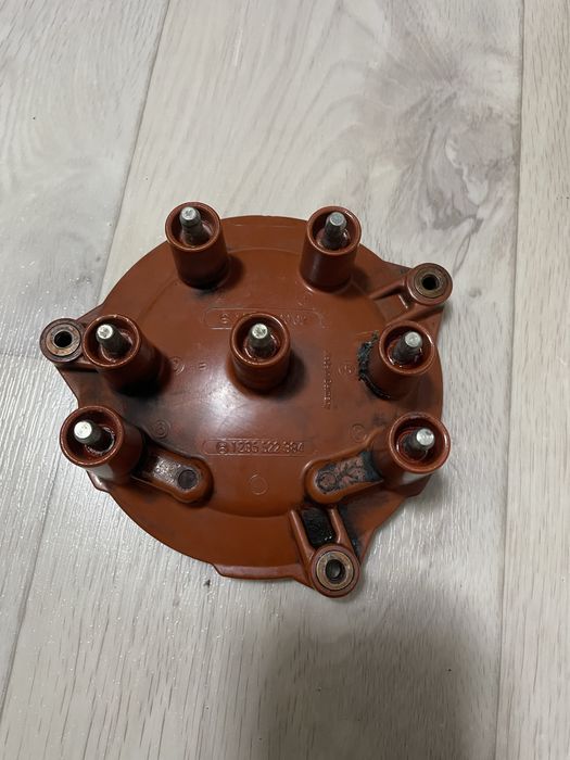 Крышка трамблера мерседес 103-104мотор