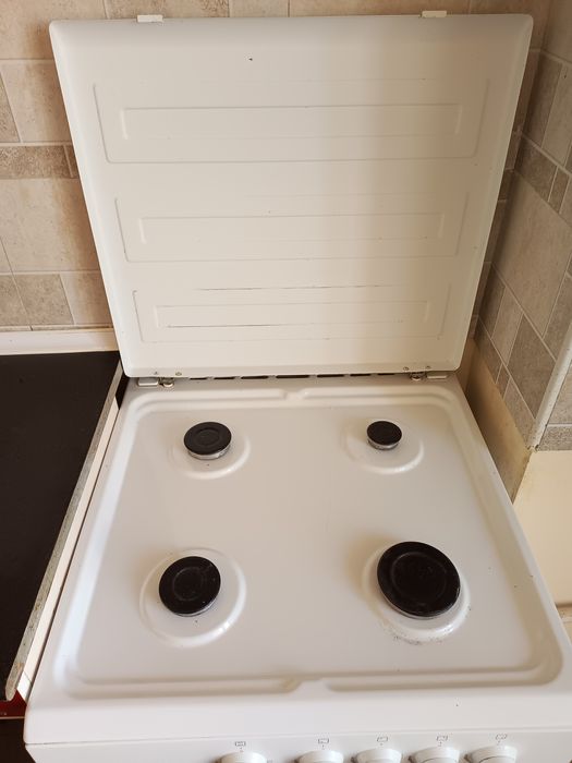 СРОЧНО продам Газовую плиту. Сотилади янгидек газ плита