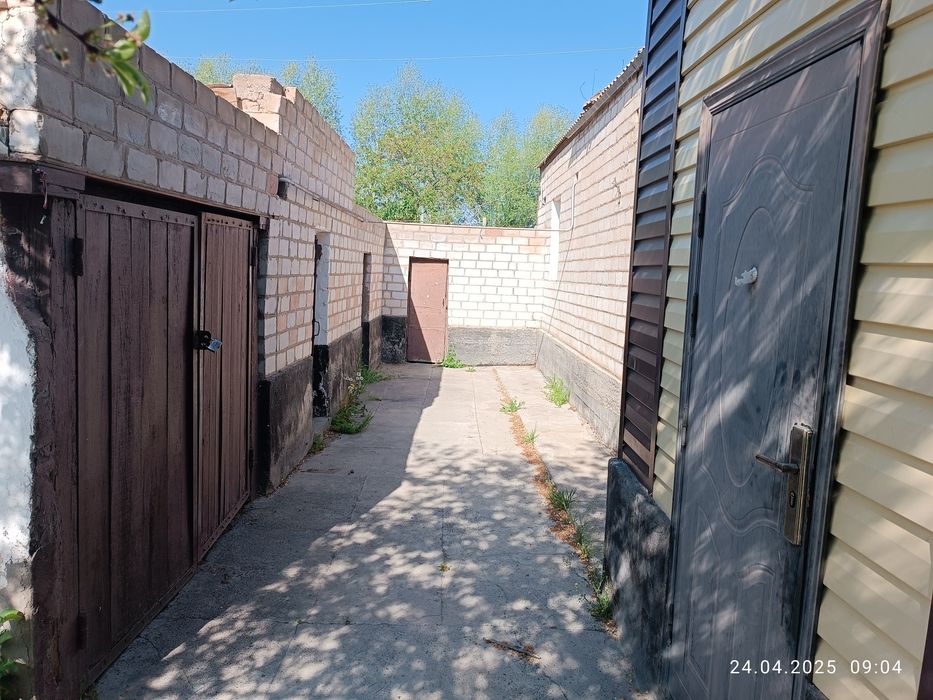 Продается частный дом , возле речки , в районе городка
