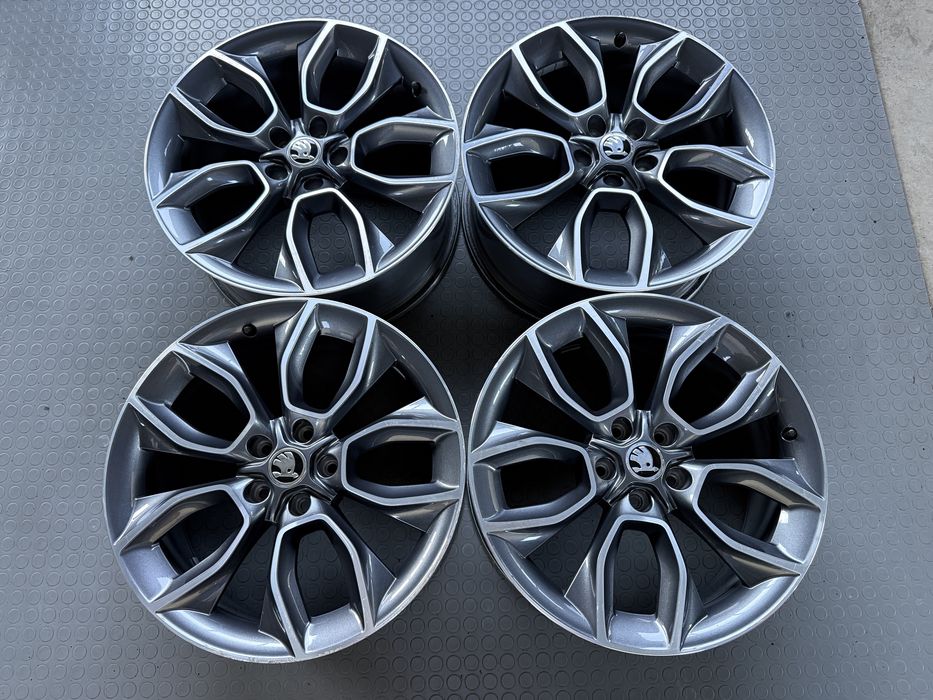 4бр. Отлични 19” ОРИГИНАЛНИ Джанти “CRATER” 5х112 за -SKODA/VW/AUDI/SEAT/VAG- 8Jx19H2, ET45