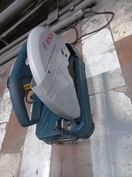 Продам торцовку Bosch