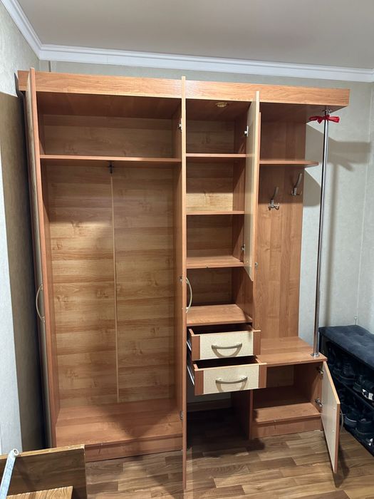 Продам шкаф для прихожей