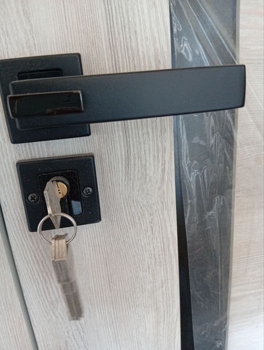 Дверная ручка продаётся