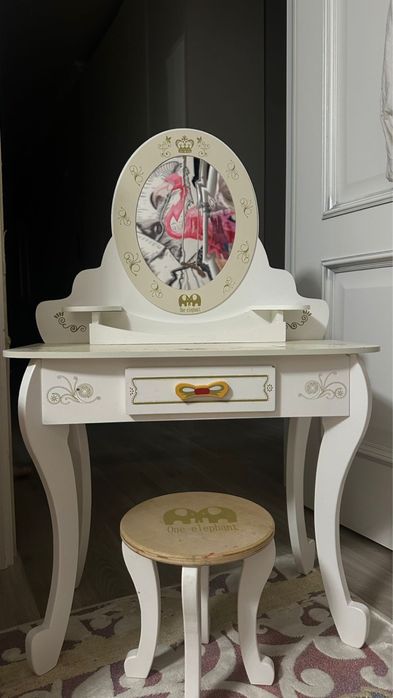 Туалетный столик детский , доя девочки !