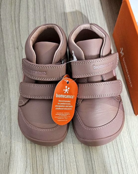 Vând pantofi biomecanics mărimea 23,noi