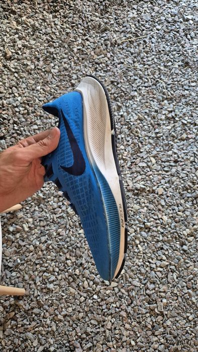 Продам кроссовки nike